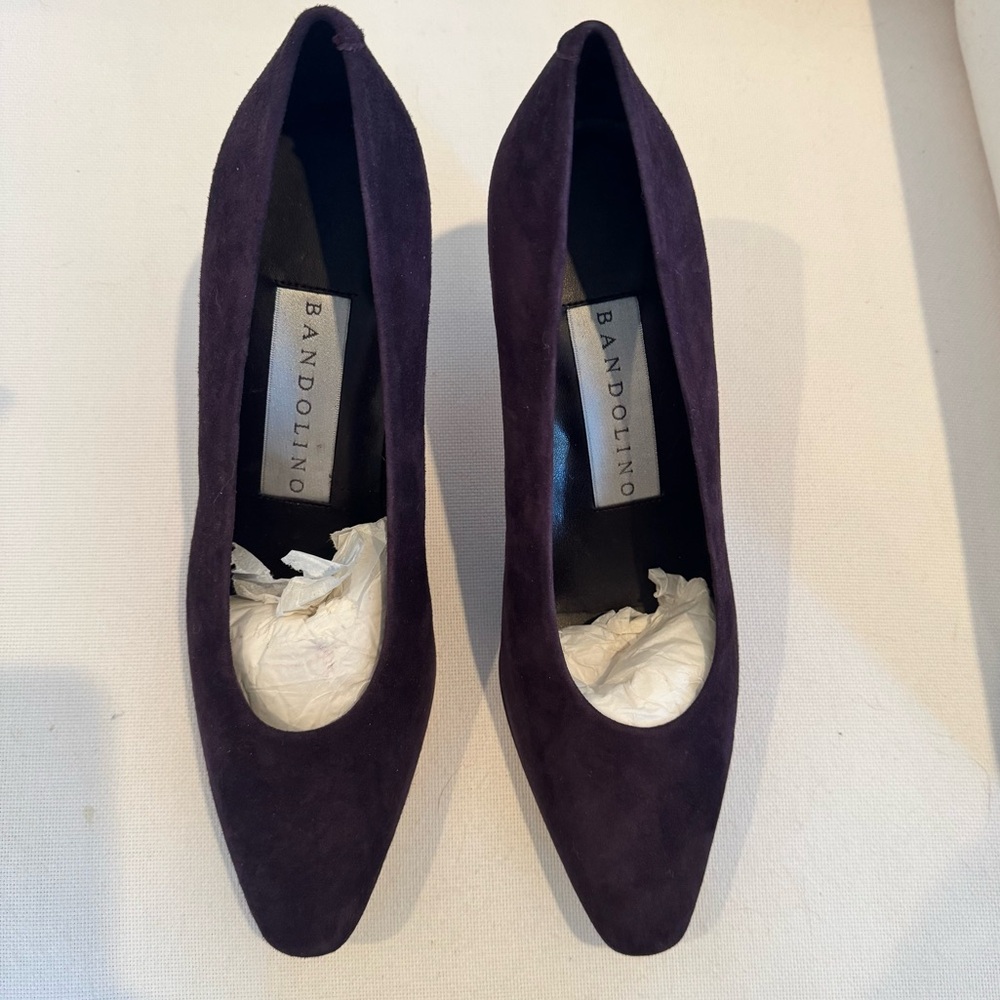 Bandolino Amica Suede Heels Blackberry 8M NEW IN BOX - Picture 2 of 6